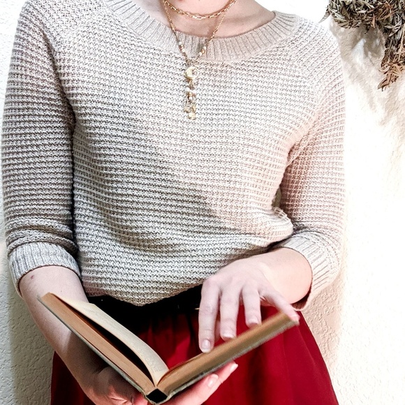 Vintage | Golden Crescent Moon Necklace - Picture 5 of 7